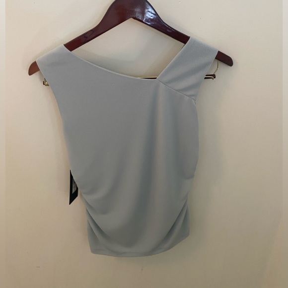 Donna Karen New York Asymmetrical top with hardware - Picture 3 of 6